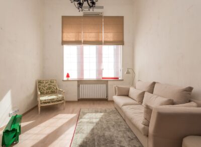 Canapé près d&rsquo;un radiateur : quelle distance laisser pour le cuir, le tissu et le chauffage